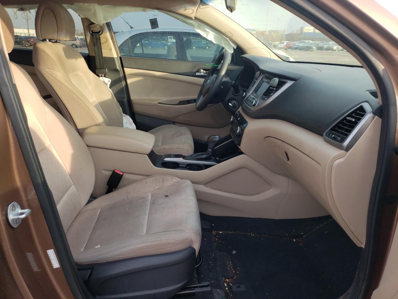 Photo 5 from auction – 2016 HYUNDAI TUCSON LIM with VIN KM8J3CA42GU225145