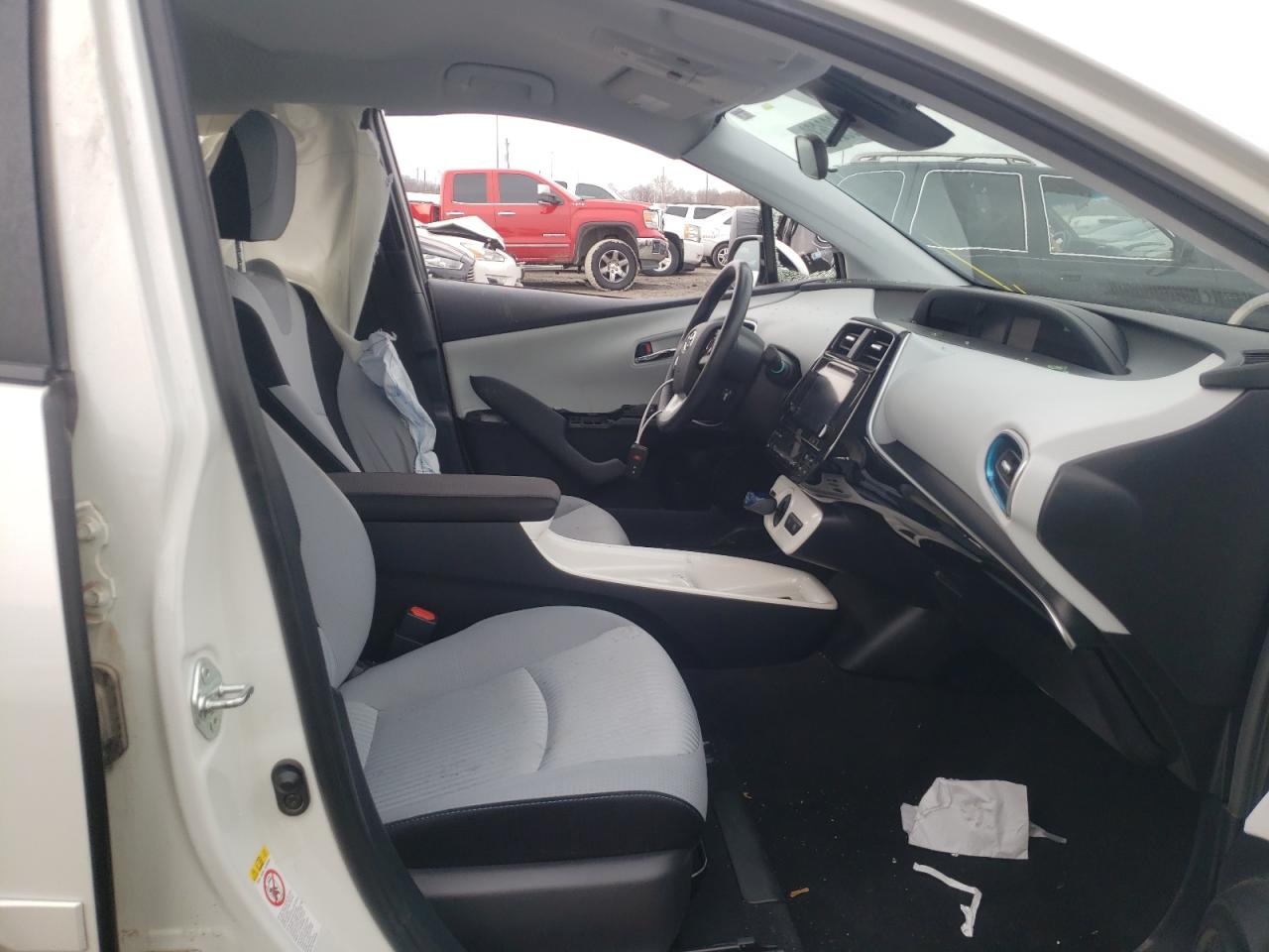 Photo 5 from auction – 2018 TOYOTA PRIUS with VIN JTDKARFUXJ3059397