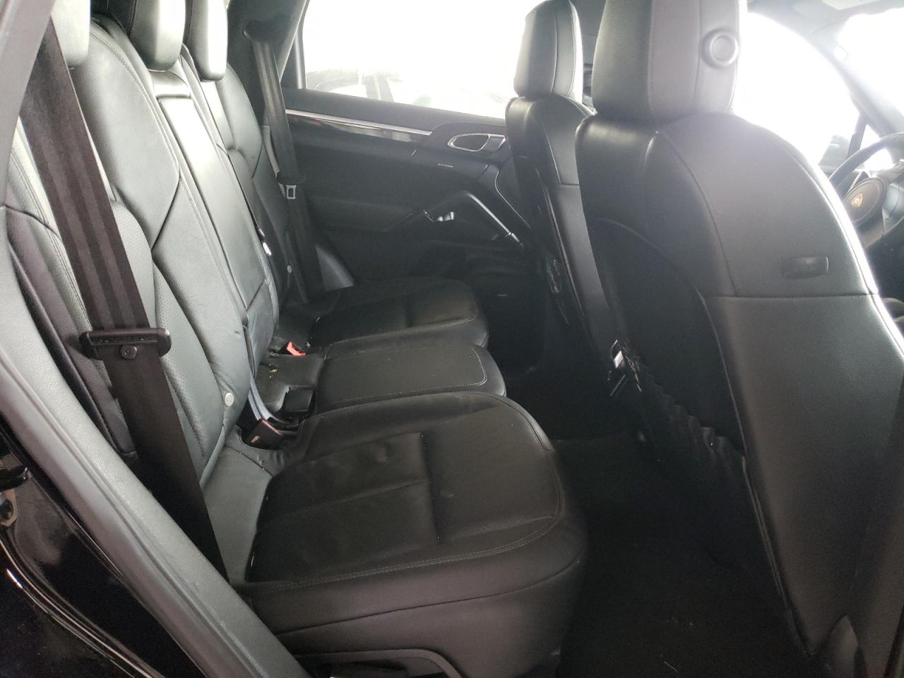 Photo 6 from auction – 2012 PORSCHE CAYENNE S with VIN WP1AE2A29CLA91854