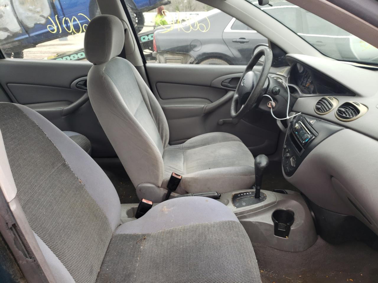 Photo 5 from auction – 2004 FORD FOCUS LX with VIN 1FAFP33Z24W112275