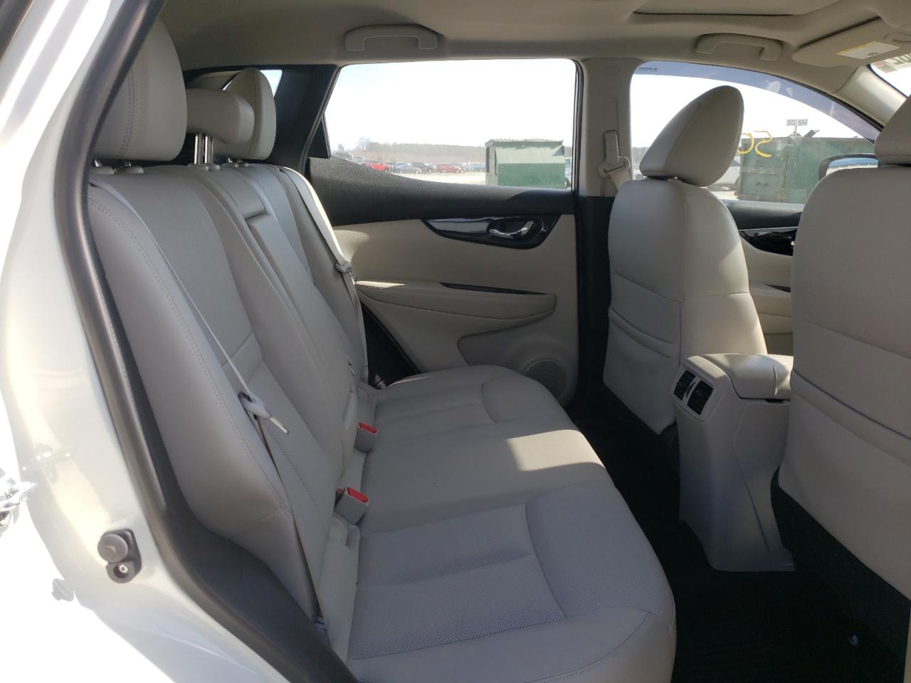Photo 6 from auction – 2017 NISSAN ROGUE with VIN JN1BJ1CP9HW014608