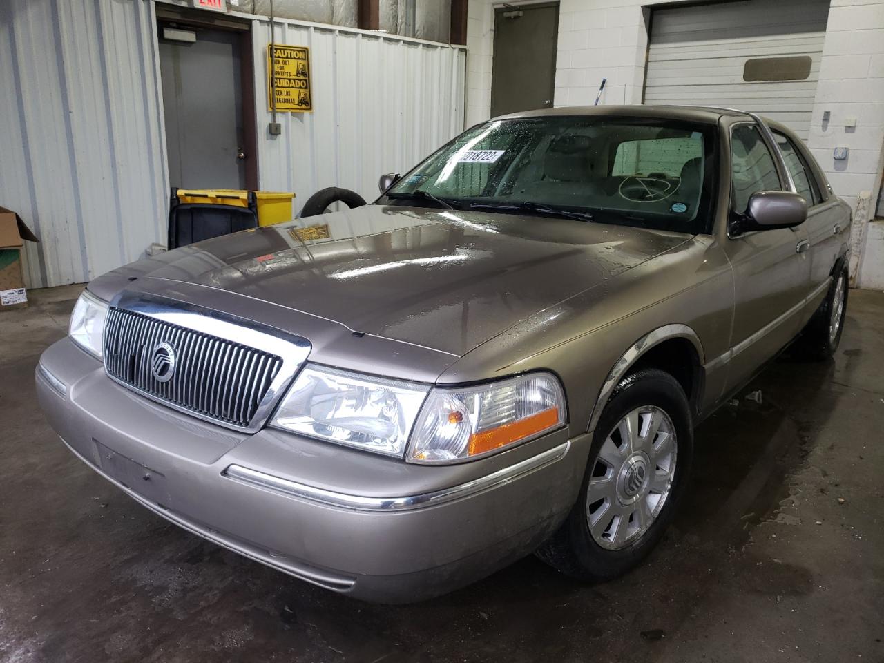 Photo 2 from auction – 2005 MERCURY GRAND MARQ with VIN 2MEFM75W25X662996