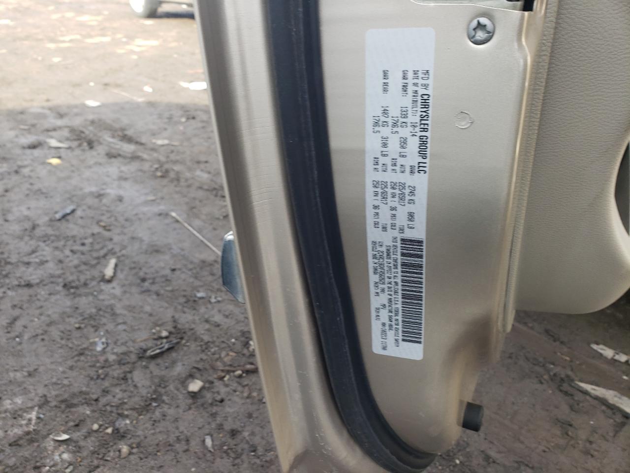 Photo 10 from auction – 2015 CHRYSLER TOWN & COU with VIN 2C4RC1BGXFR562629
