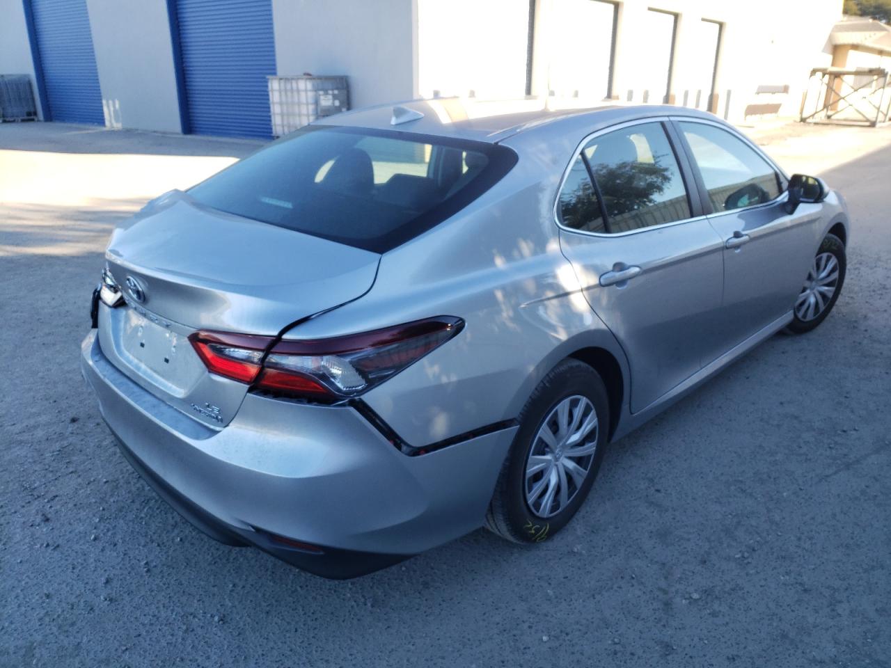 Photo 4 from auction – 2022 TOYOTA CAMRY LE with VIN 4T1C31AK8NU575615
