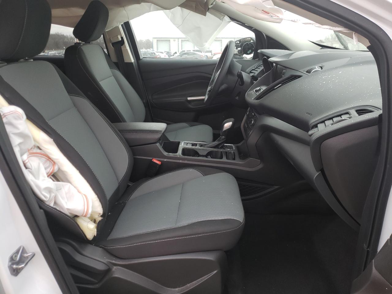 Photo 5 from auction – 2019 FORD ESCAPE SE with VIN 1FMCU9GD9KUA34833