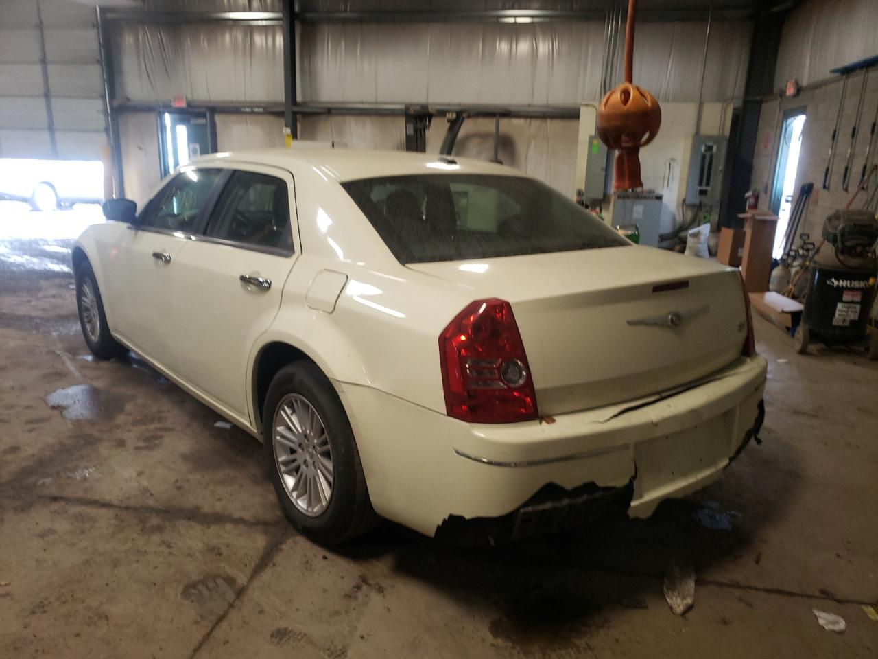 Photo 3 from auction – 2010 CHRYSLER 300 TOURIN with VIN 2C3CA5CV7AH249976