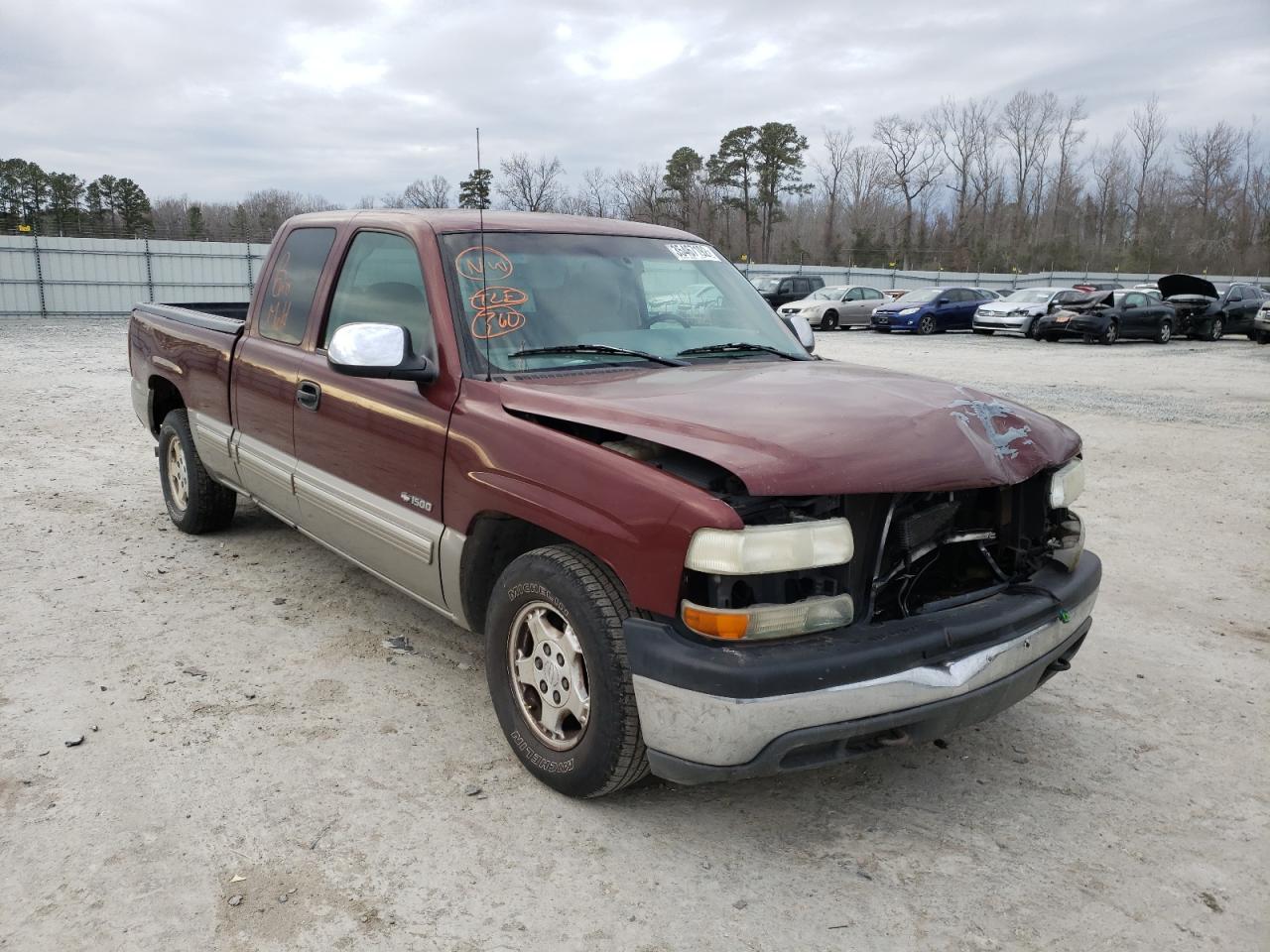 CHEVROLET SILVERADO 2000 with VIN 1GCEC19T4YZ181305 - Photo from auction