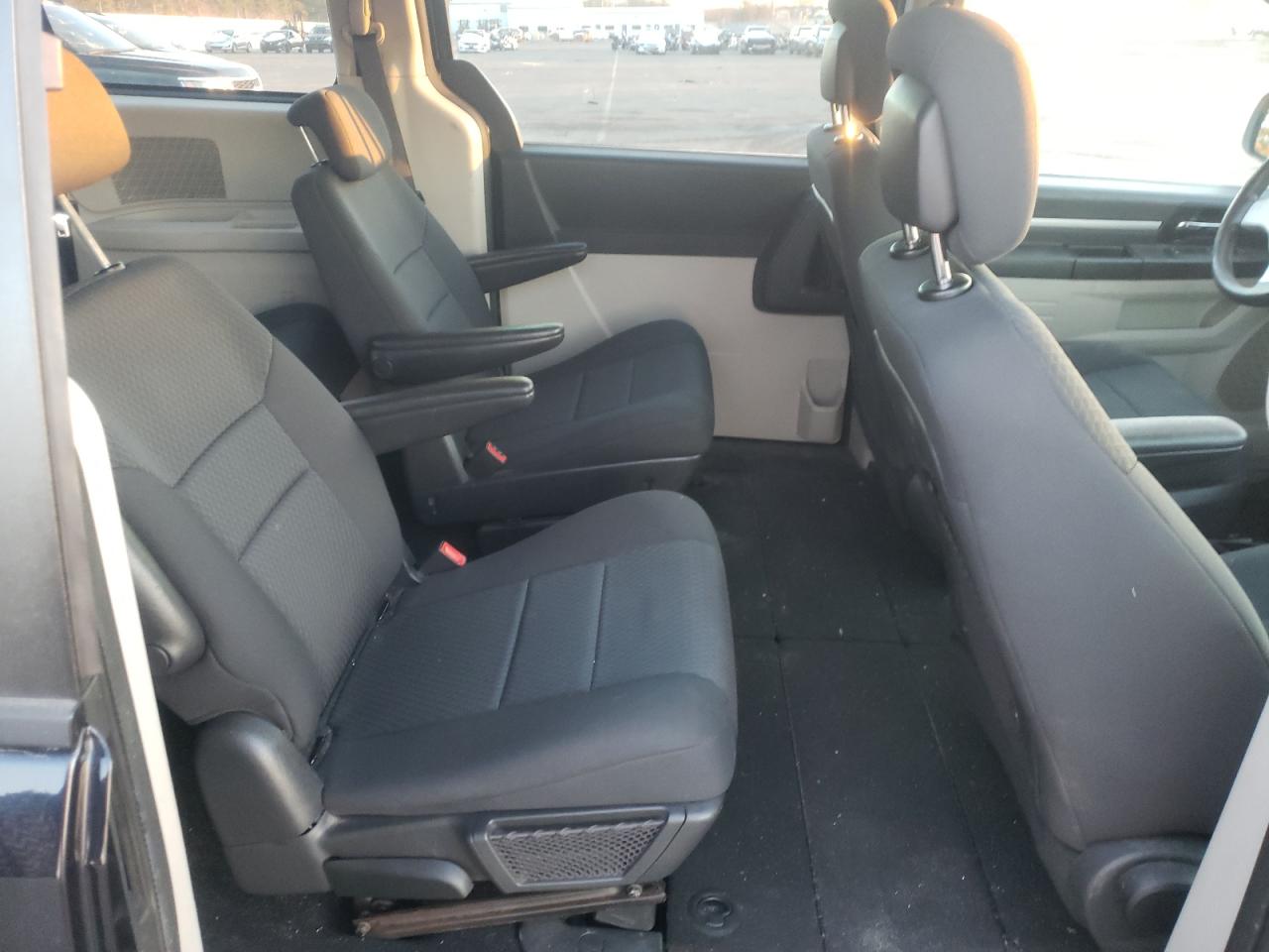Photo 6 from auction – 2010 DODGE GRAND CARA with VIN 2D4RN4DEXAR364247