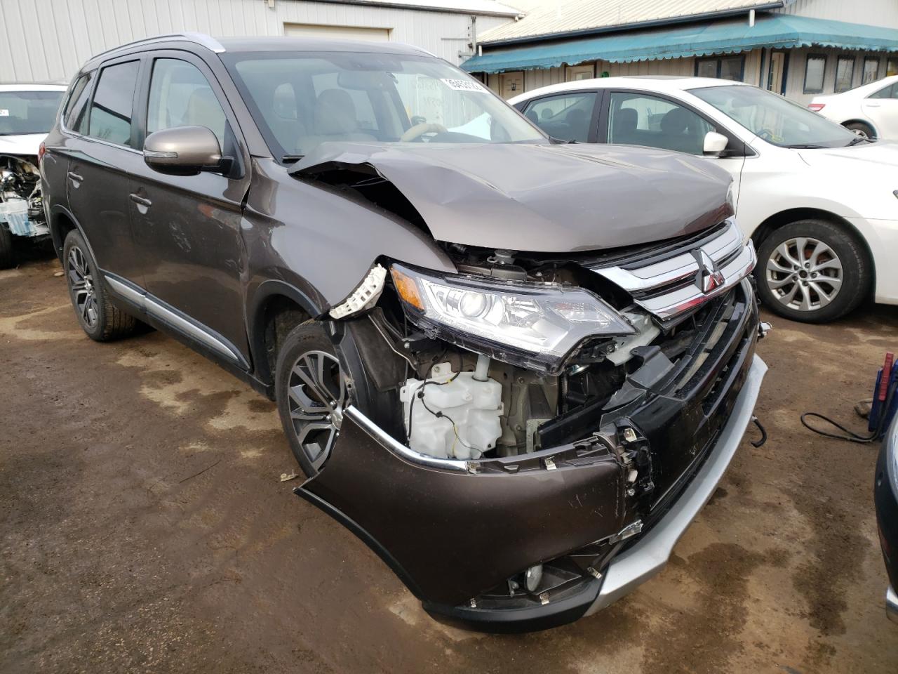 MITSUBISHI OUTLANDER 2018 with VIN JA4AD3A35JZ061046 - Photo from auction
