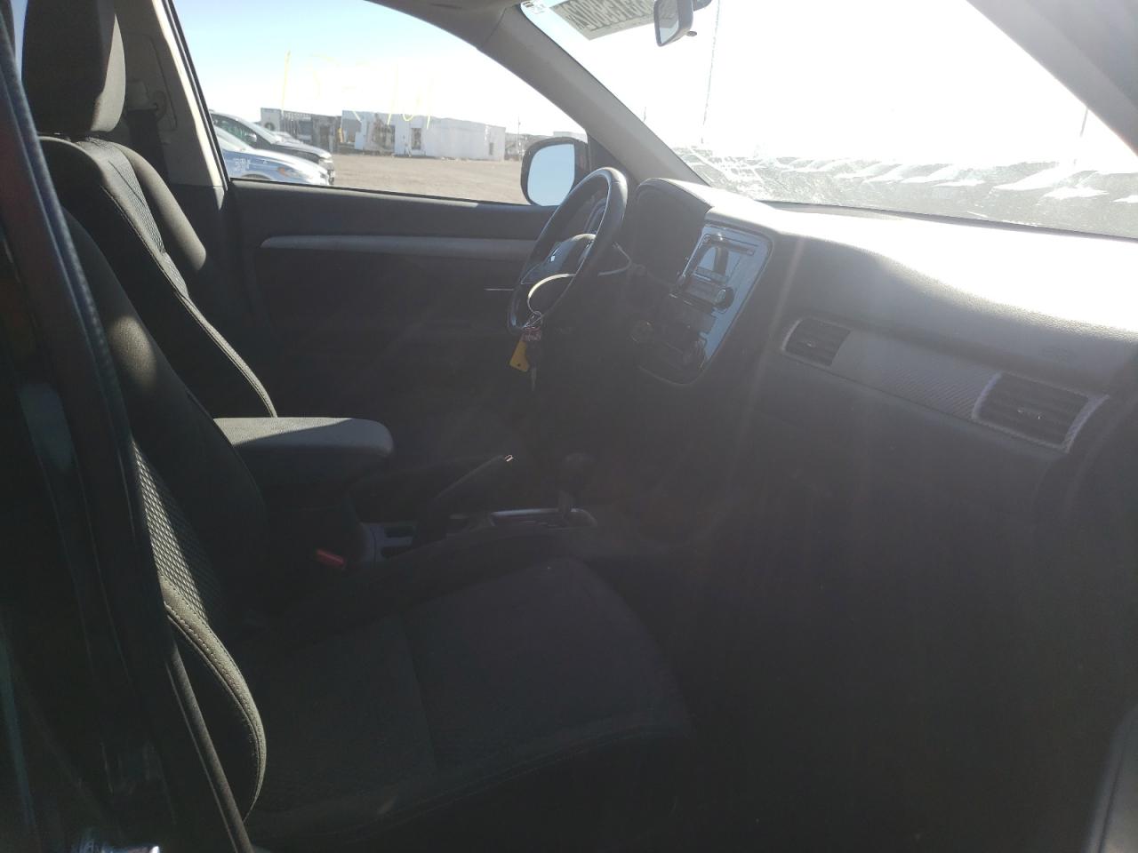 Photo 5 from auction – 2016 MITSUBISHI OUTLANDER with VIN JA4AD2A32GZ051352