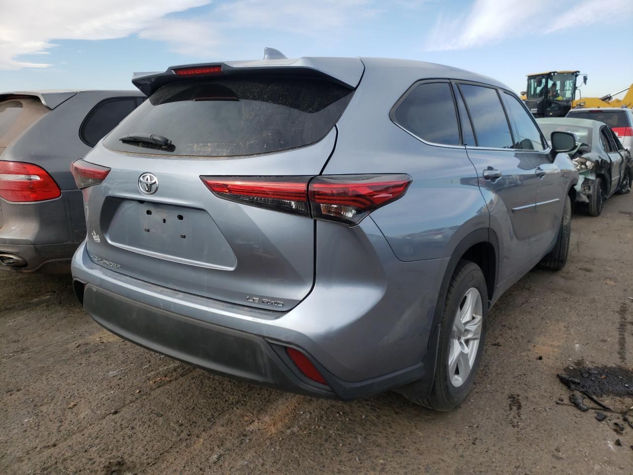 Photo 4 from auction – 2021 TOYOTA HIGHLANDER with VIN 5TDBZRBH3MS109853