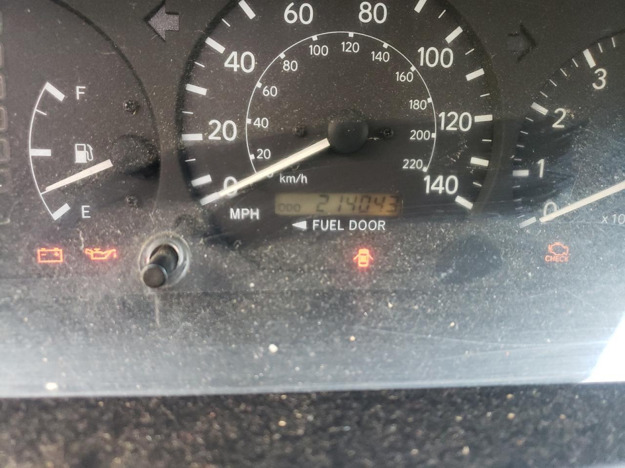Photo 8 from auction – 2000 TOYOTA CAMRY CE with VIN 4T1BG22K5YU705990