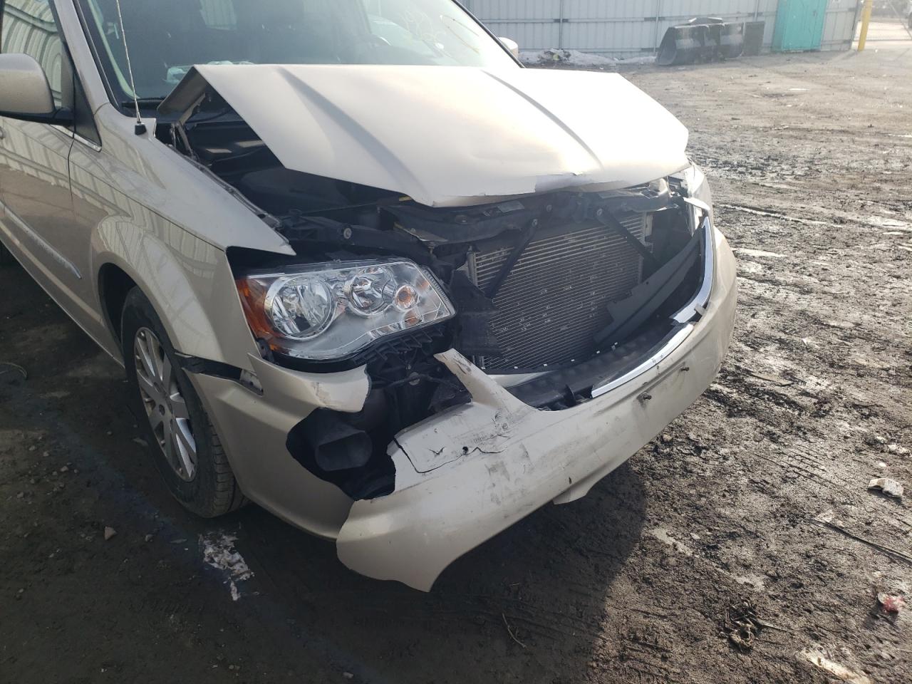 Photo 9 from auction – 2015 CHRYSLER TOWN & COU with VIN 2C4RC1BGXFR562629