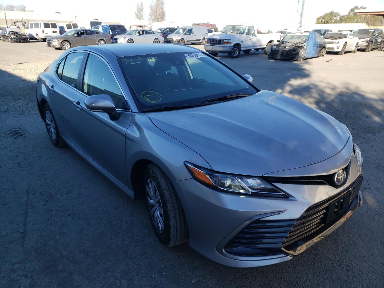 Photo 1 from auction – 2022 TOYOTA CAMRY LE with VIN 4T1C31AK8NU575615
