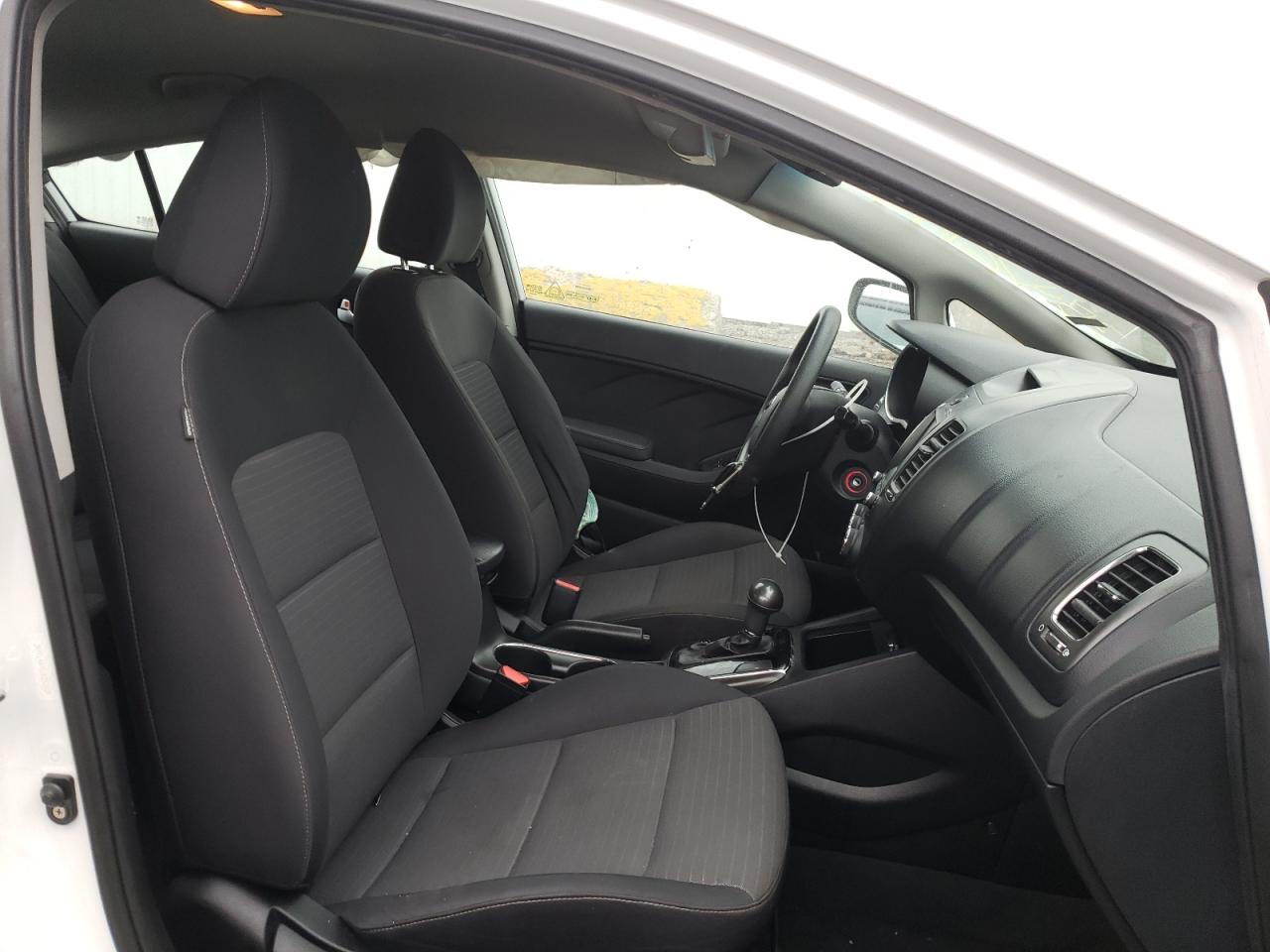 Photo 5 from auction – 2018 KIA FORTE LX with VIN 3KPFL4A70JE253039
