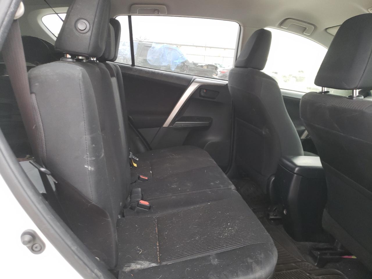 Photo 6 from auction – 2017 TOYOTA RAV4 LE with VIN JTMZFREV5HJ703579