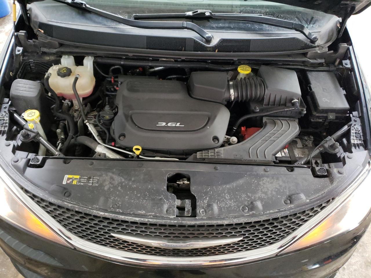Photo 7 from auction – 2017 CHRYSLER PACIFICA T with VIN 2C4RC1DG0HR521913