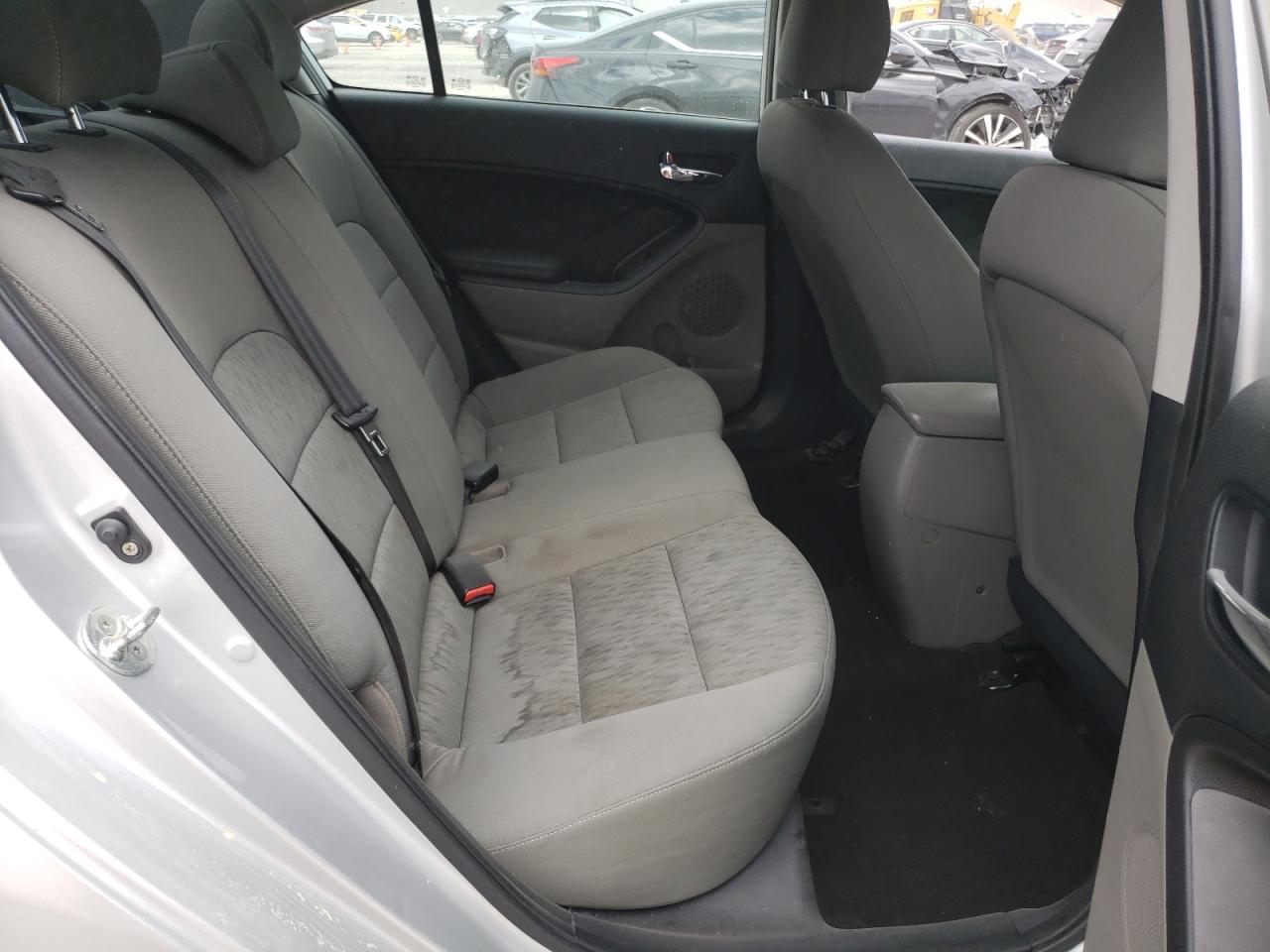 Photo 6 from auction – 2015 KIA FORTE LX with VIN KNAFK4A66F5361899