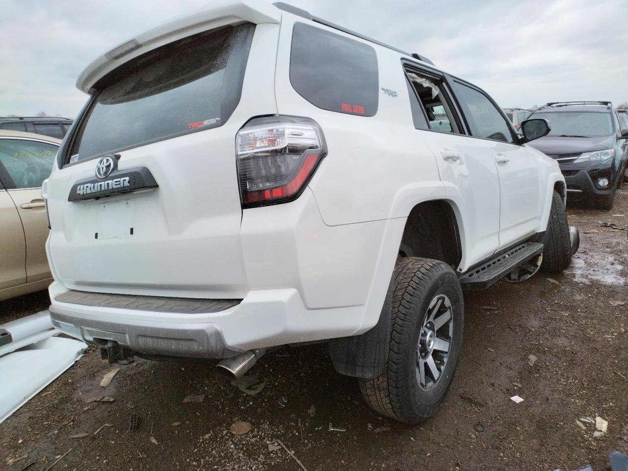 Photo 4 from auction – 2020 TOYOTA 4RUNNER SR with VIN JTEBU5JR9L5773673