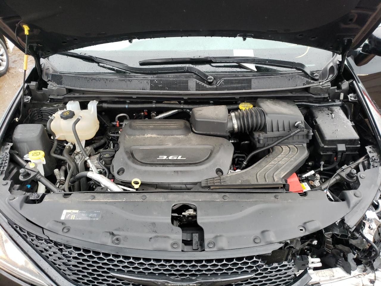 Photo 7 from auction – 2018 CHRYSLER PACIFICA T with VIN 2C4RC1BG7JR353969