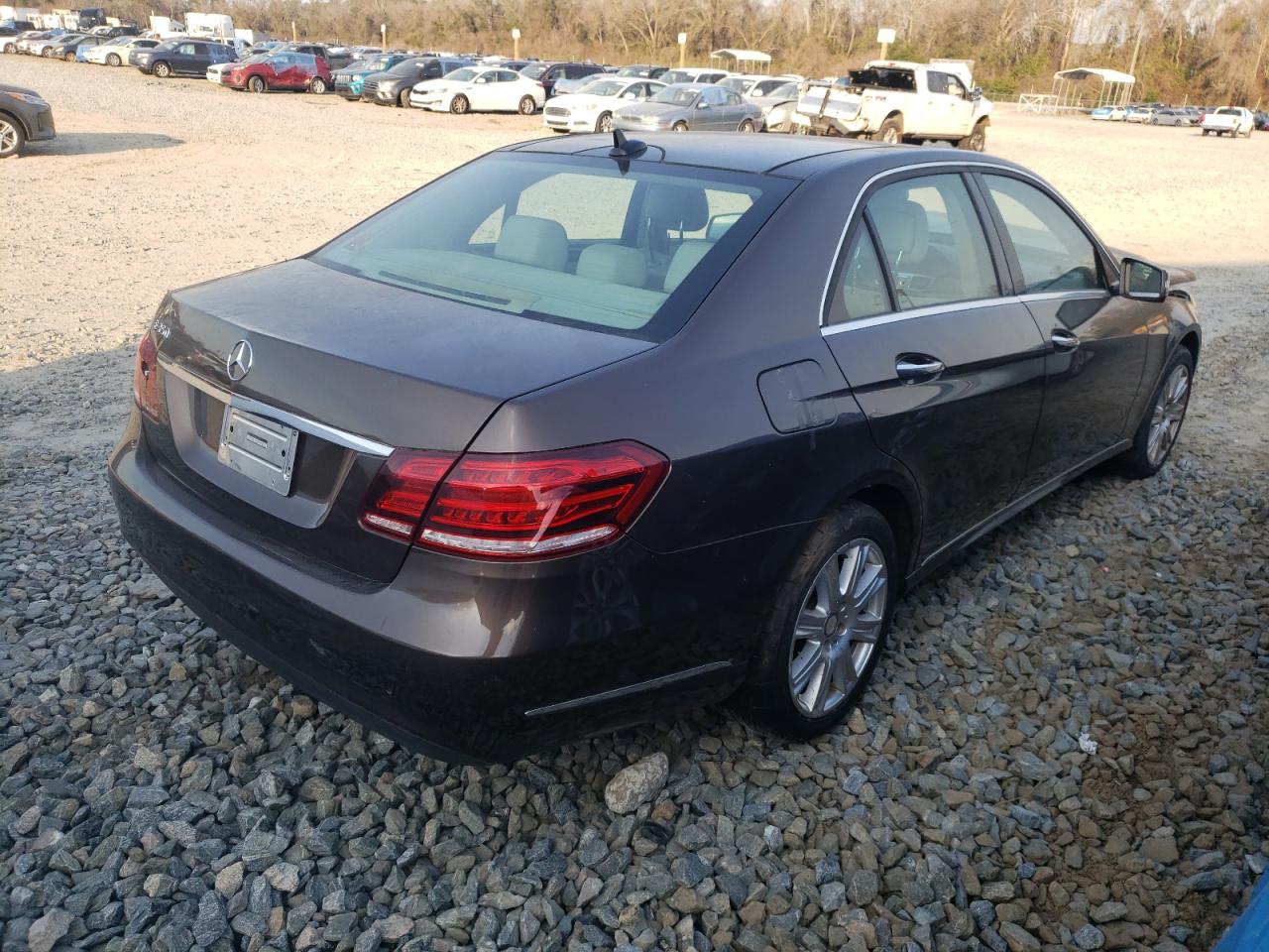 Photo 4 from auction – 2014 MERCEDES-BENZ E 350 with VIN WDDHF5KB6EA884854