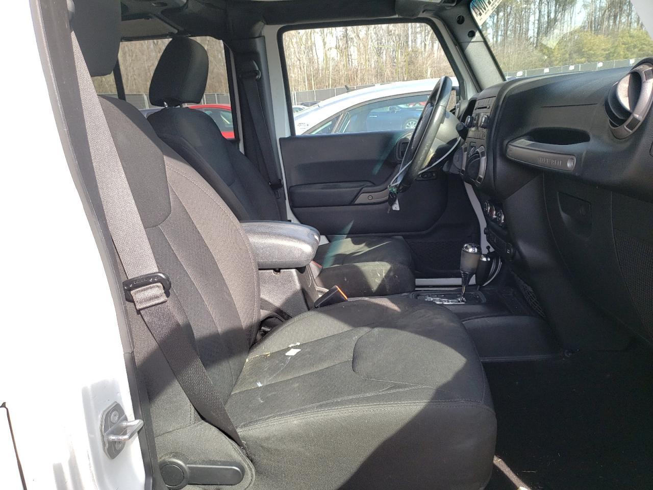 Photo 5 from auction – 2015 JEEP WRANGLER U with VIN 1C4BJWDG8FL762192