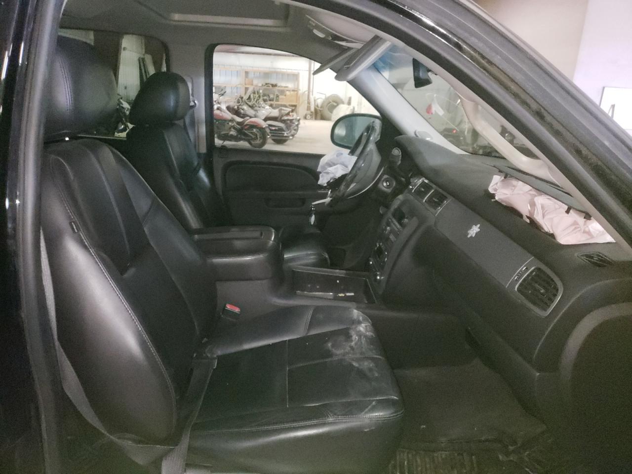 Photo 5 from auction – 2010 CHEVROLET AVALANCHE with VIN 3GNVKFE04AG274169