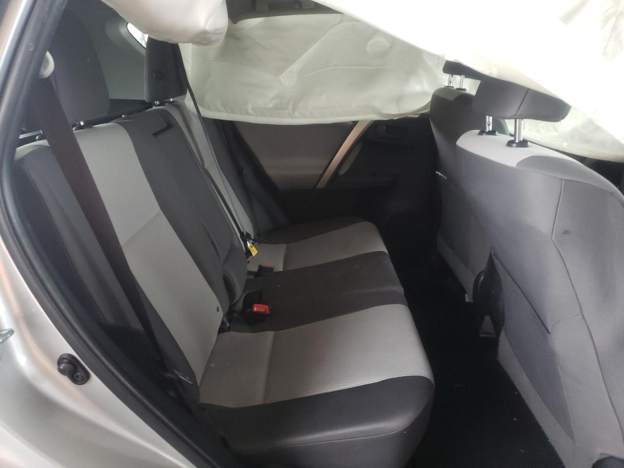 Photo 6 from auction – 2015 TOYOTA RAV4 LE with VIN JTMBFREV1FJ045936