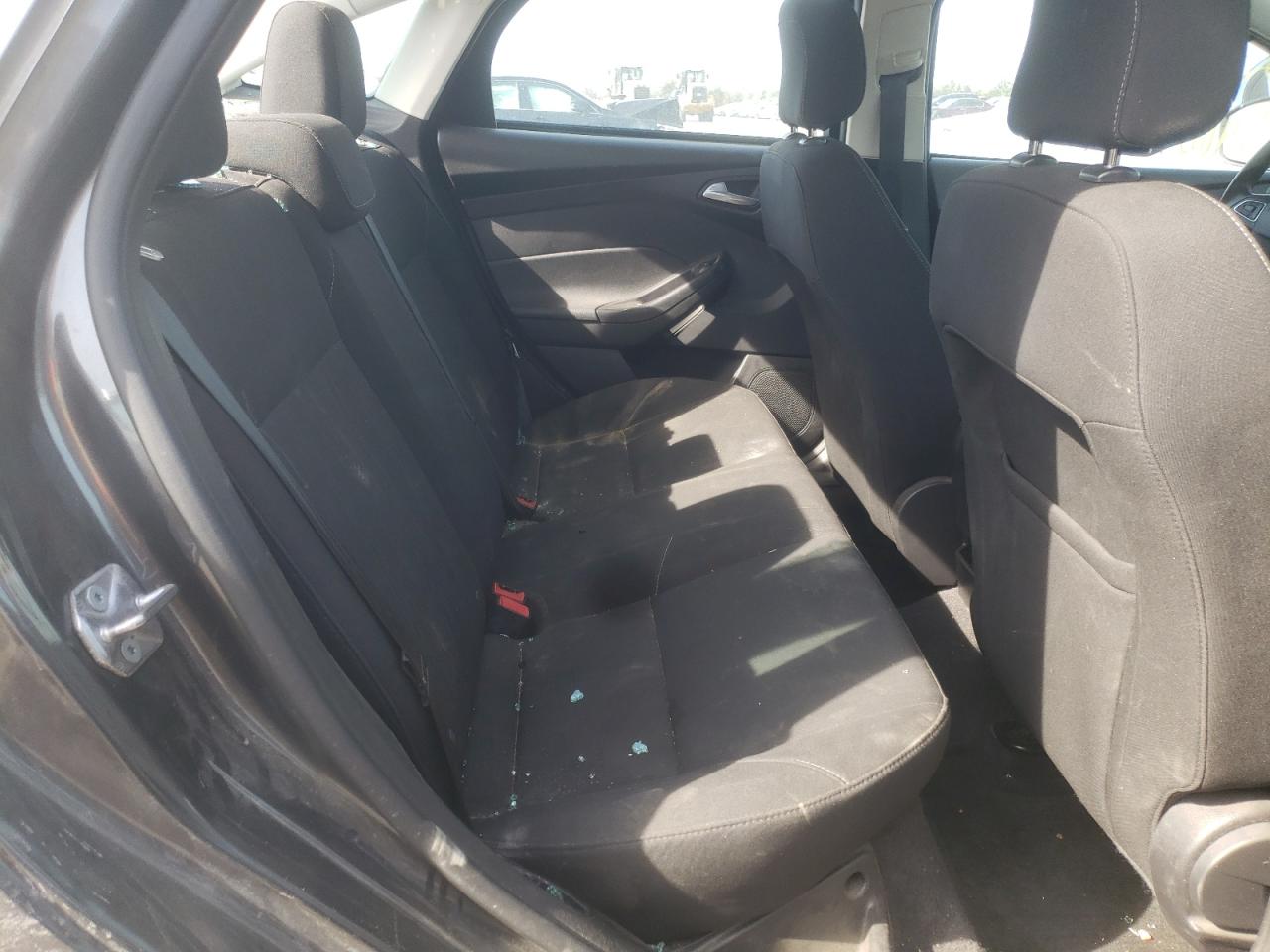 Photo 6 from auction – 2018 FORD FOCUS SE with VIN 1FADP3F20JL315619