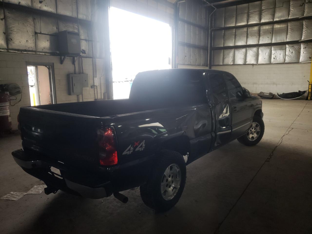 Photo 4 from auction – 2005 CHEVROLET SILVERADO with VIN 1GCEK19B85E326181