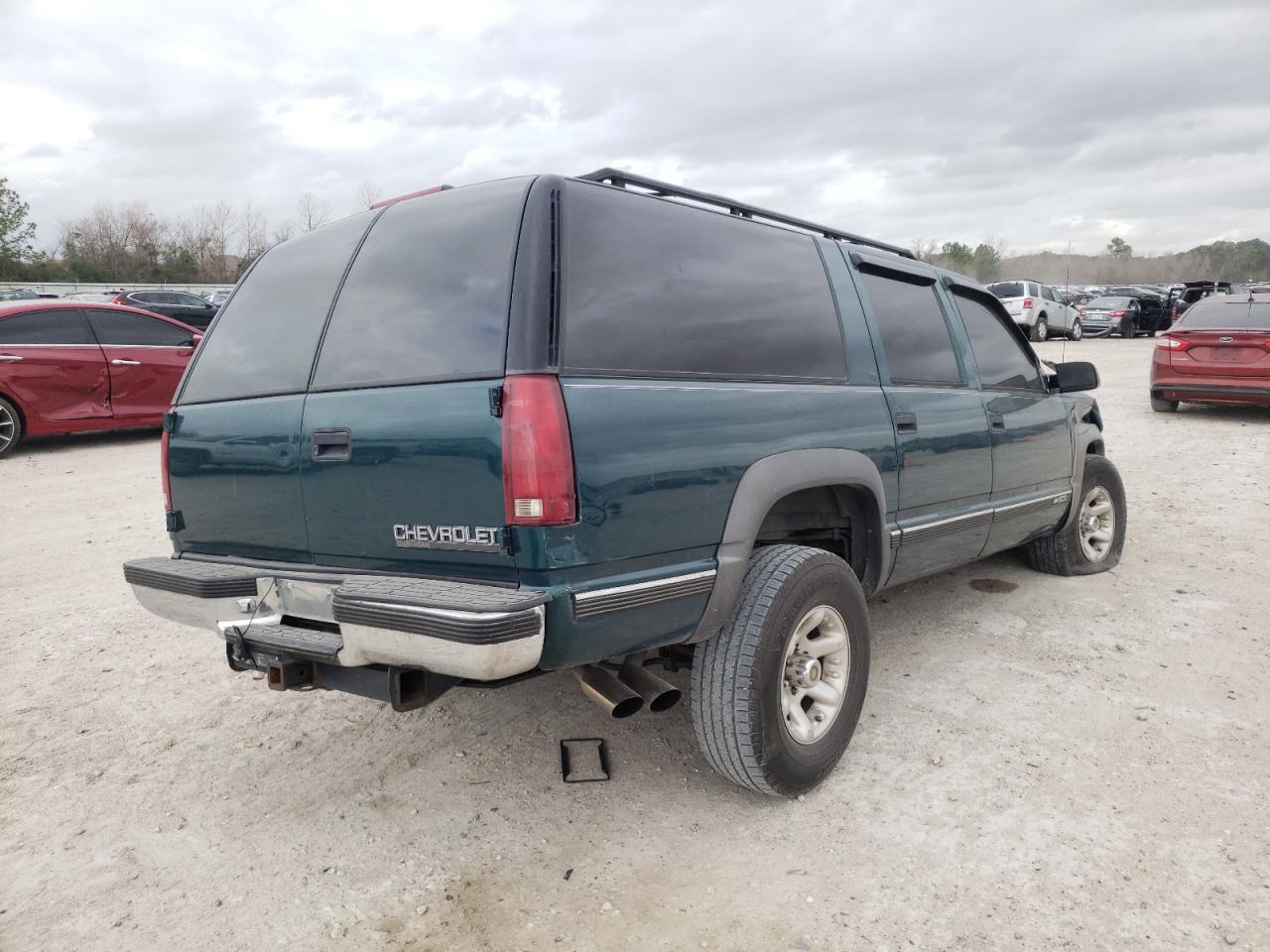 Photo 4 from auction – 1996 CHEVROLET SUBURBAN K with VIN 1GNFK16RXTJ301915