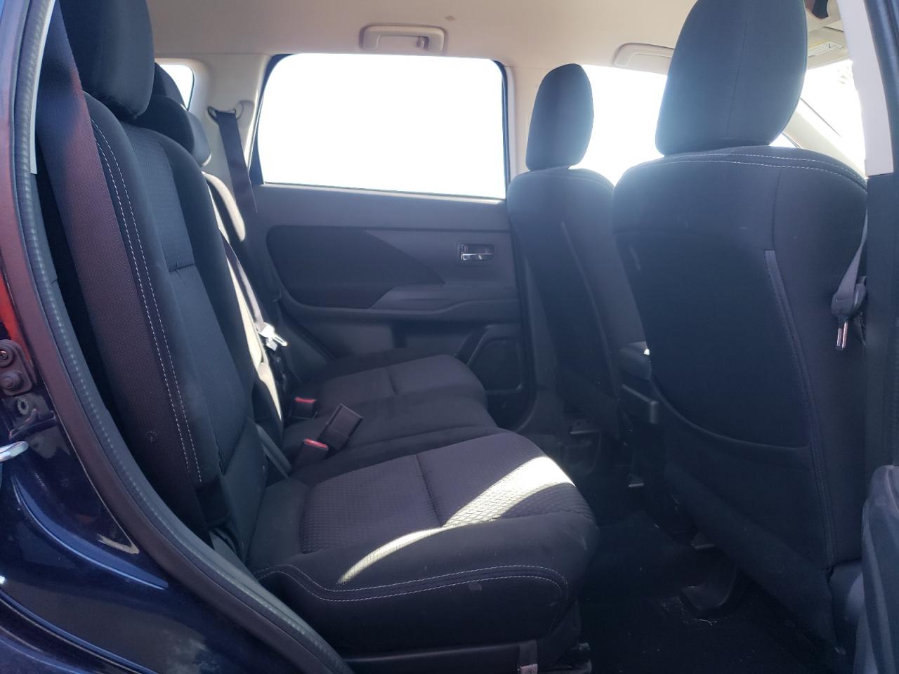 Photo 6 from auction – 2016 MITSUBISHI OUTLANDER with VIN JA4AD2A32GZ051352