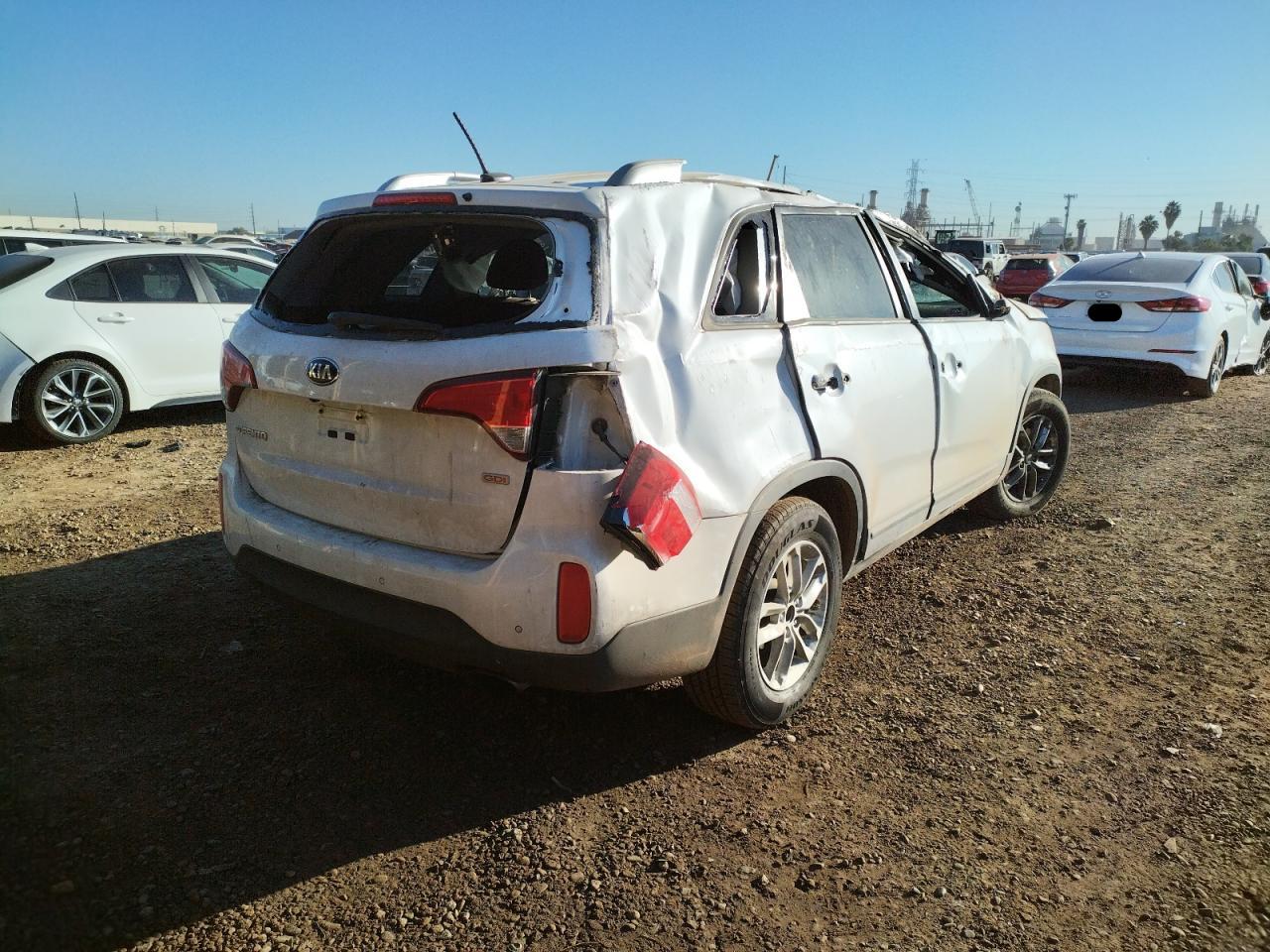 Photo 4 from auction – 2015 KIA SORENTO with VIN 5XYKT4A72FG590076