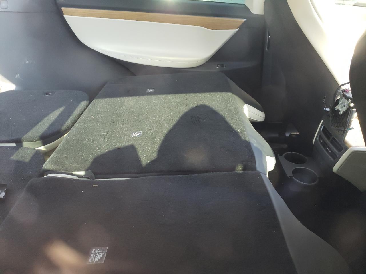 Photo 6 from auction – 2019 TESLA MODEL X with VIN 5YJXCAE27KF185769