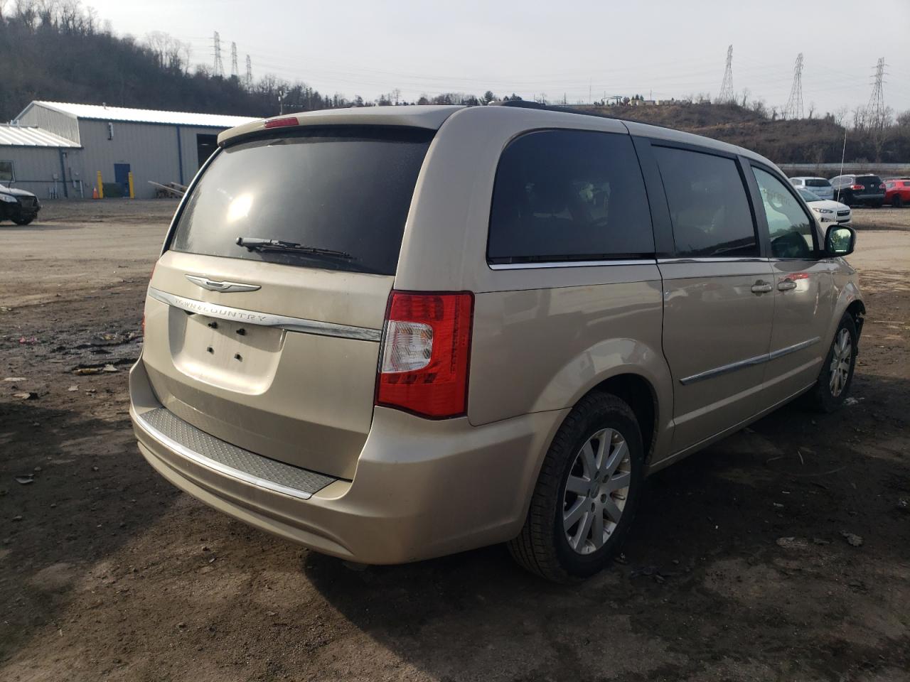 Photo 4 from auction – 2015 CHRYSLER TOWN & COU with VIN 2C4RC1BGXFR562629