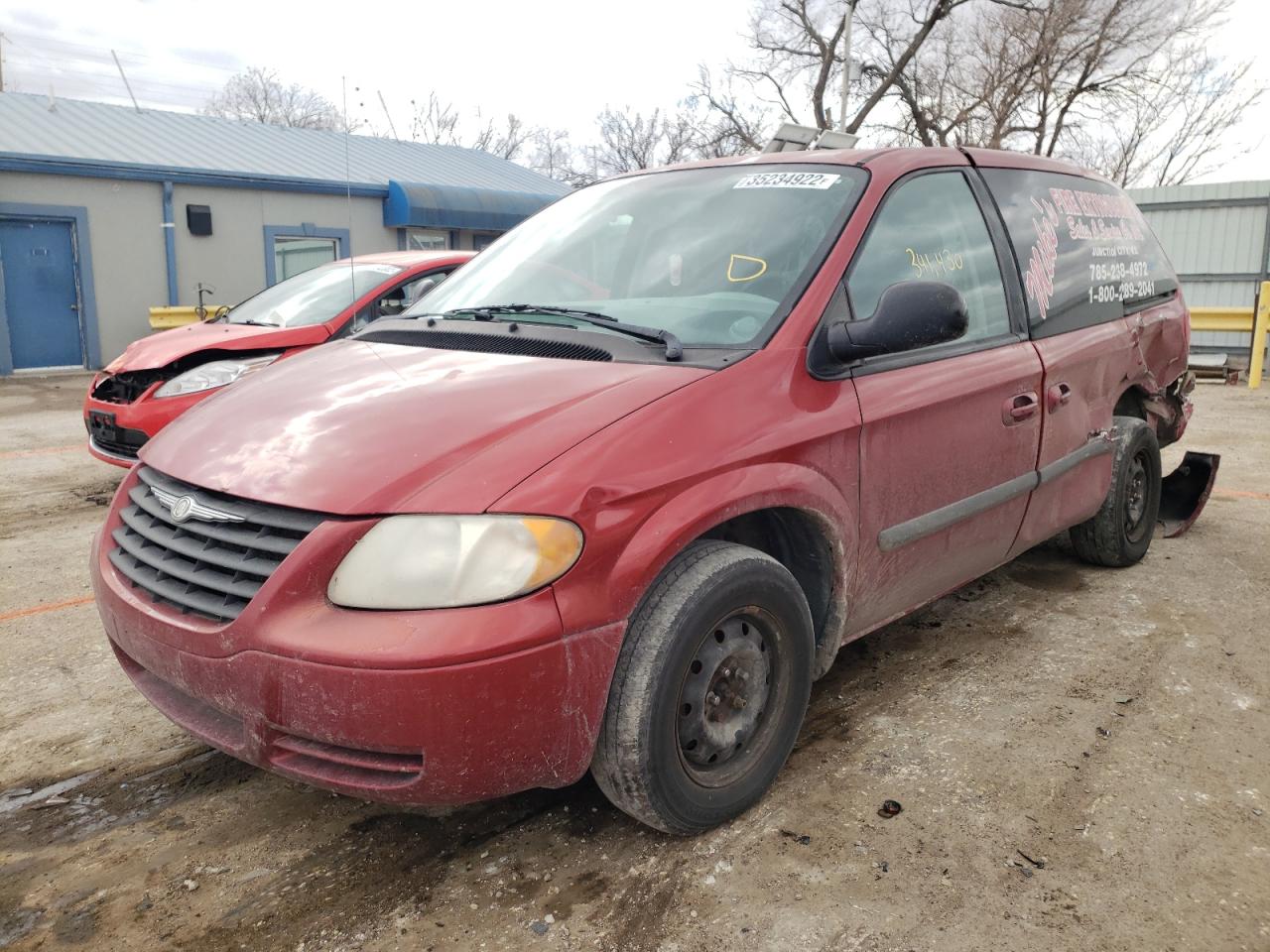 Photo 2 from auction – 2005 CHRYSLER TOWN & COU with VIN 1C4GP45R15B394399