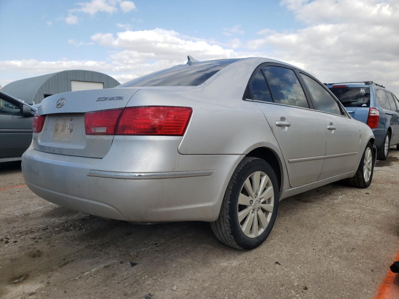 Photo 4 from auction – 2009 HYUNDAI SONATA SE with VIN 5NPEU46C29H459100