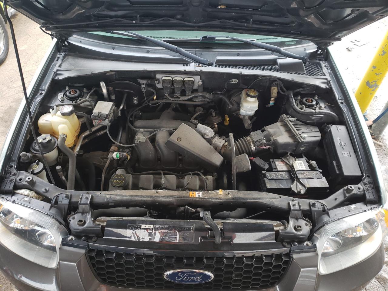 Photo 7 from auction – 2005 FORD ESCAPE XLT with VIN 1FMYU931X5KE48849