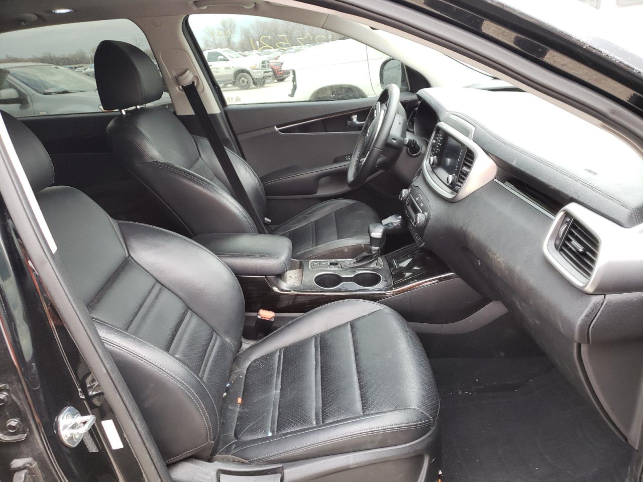 Photo 5 from auction – 2020 KIA SORENTO EX with VIN 5XYPHDA50LG705159