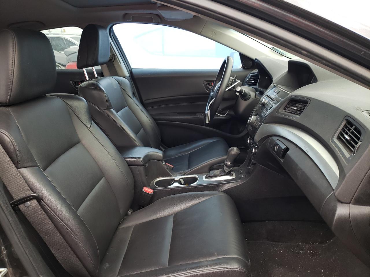Photo 5 from auction – 2016 ACURA ILX BASE W with VIN 19UDE2F30GA019735
