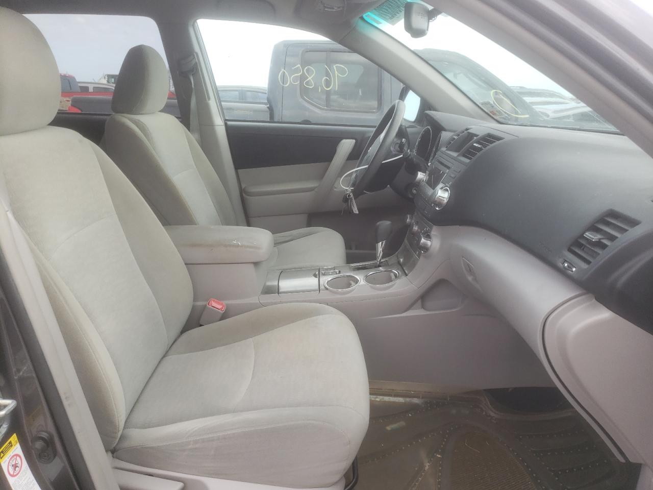 Photo 5 from auction – 2012 TOYOTA HIGHLANDER with VIN 5TDZK3EH3CS088531