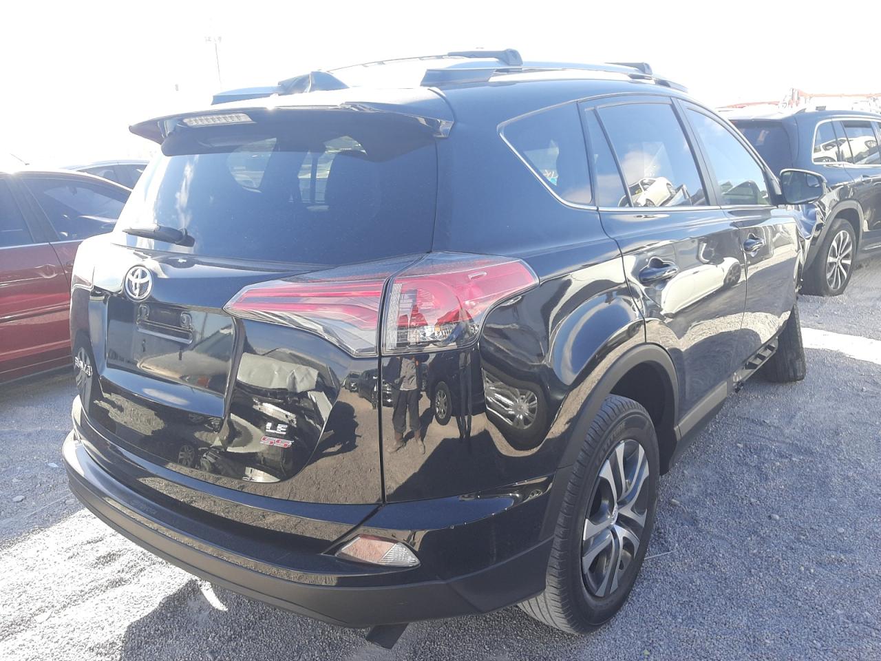 Photo 4 from auction – 2018 TOYOTA RAV4 LE with VIN 2T3ZFREV8JW414431