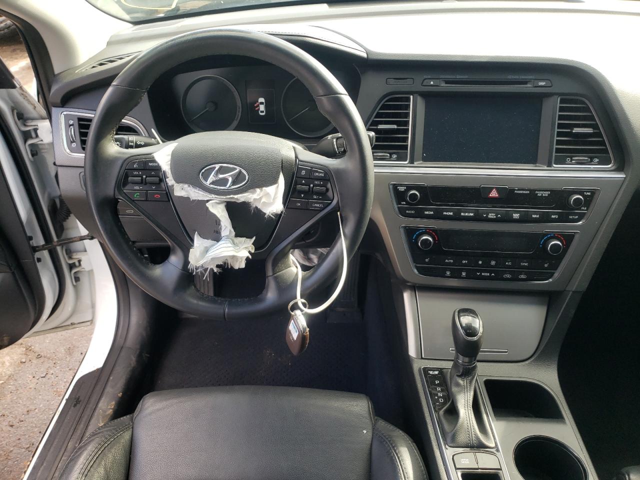 Photo 9 from auction – 2016 HYUNDAI SONATA SPO with VIN 5NPE34AF5GH307846
