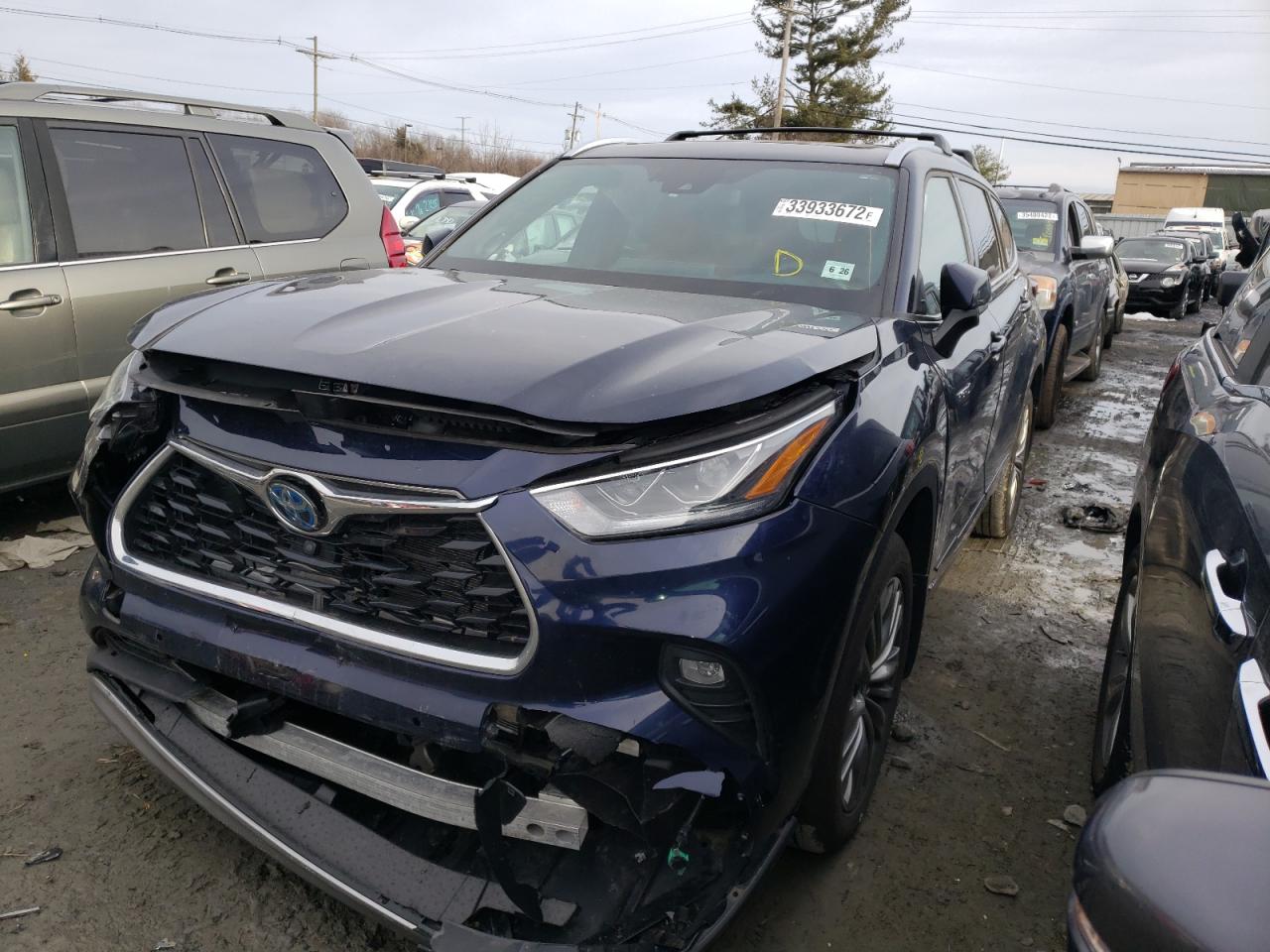 Photo 2 from auction – 2021 TOYOTA HIGHLANDER with VIN 5TDEBRCH8MS050976