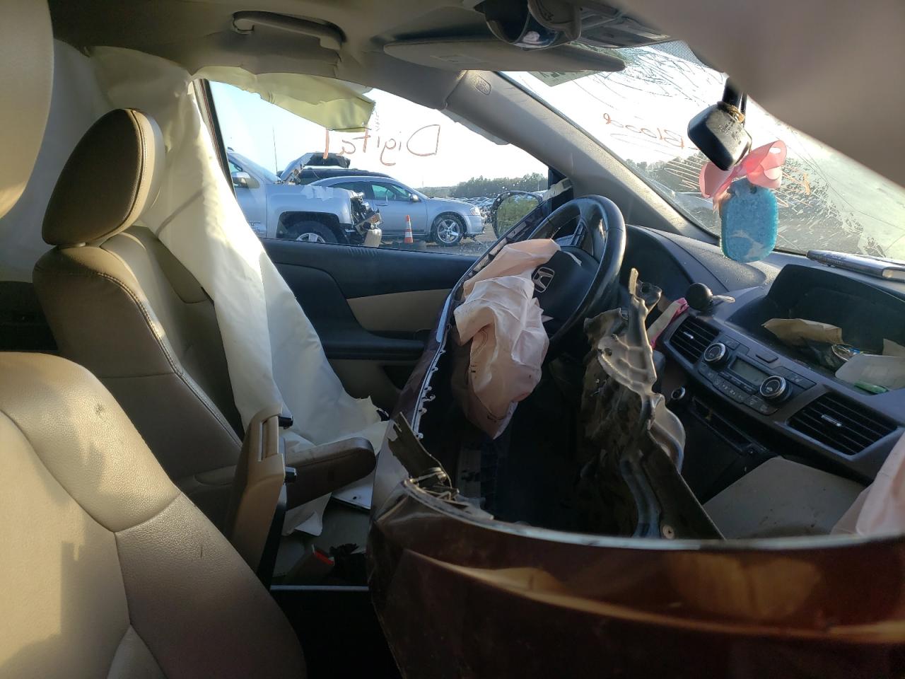 Photo 5 from auction – 2014 HONDA ODYSSEY EX with VIN 5FNRL5H62EB071892