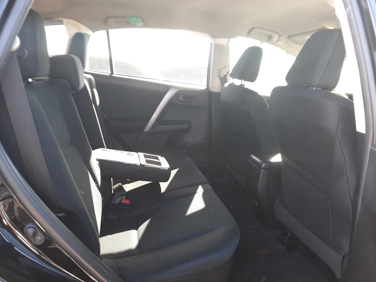 Photo 6 from auction – 2018 TOYOTA RAV4 LE with VIN 2T3ZFREV8JW414431