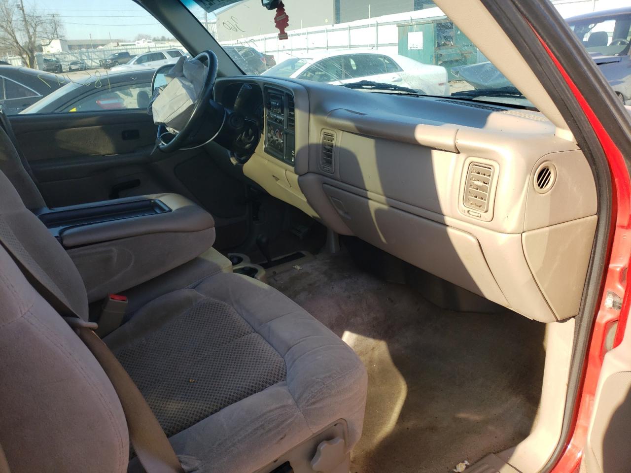 Photo 5 from auction – 2002 CHEVROLET SILVERADO with VIN 1GCEK14V52Z148963