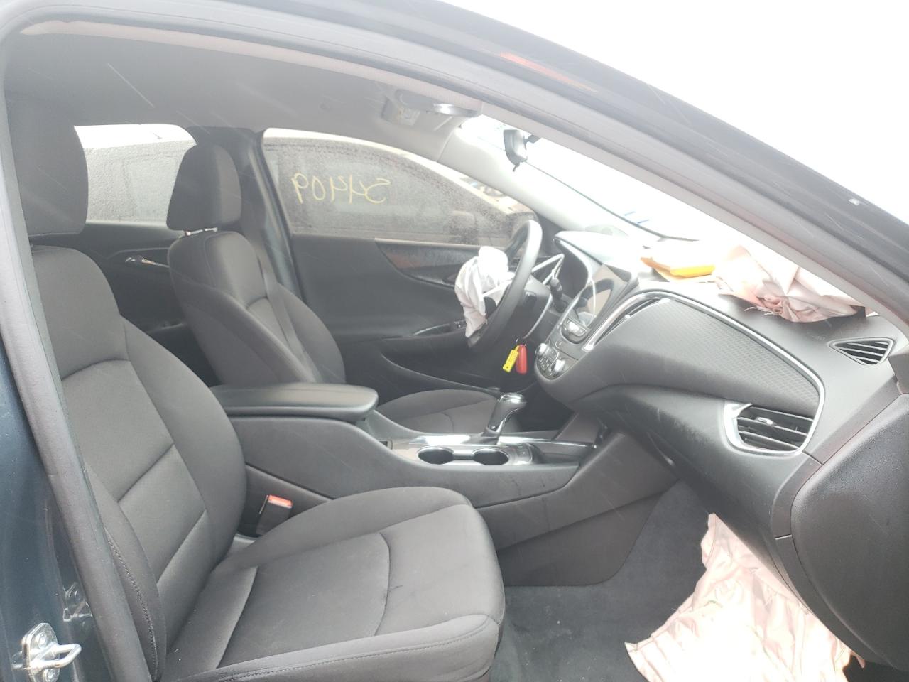 Photo 5 from auction – 2019 CHEVROLET MALIBU LT with VIN 1G1ZD5ST2KF154590