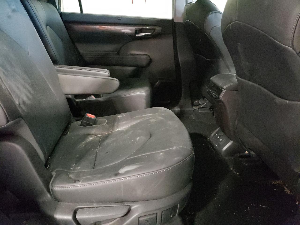 Photo 6 from auction – 2020 TOYOTA HIGHLANDER with VIN 5TDDZRBH9LS039878