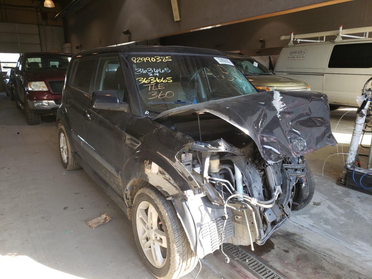 KIA SOUL + 2010 с VIN KNDJT2A29A7186458 - Фото с аукциона